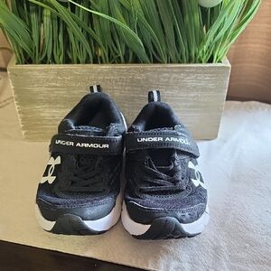 Under Armour Kids Black and White Hook-and-Loop Sneakers